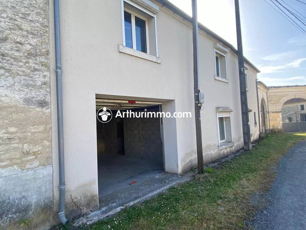 Parking à BALLANS