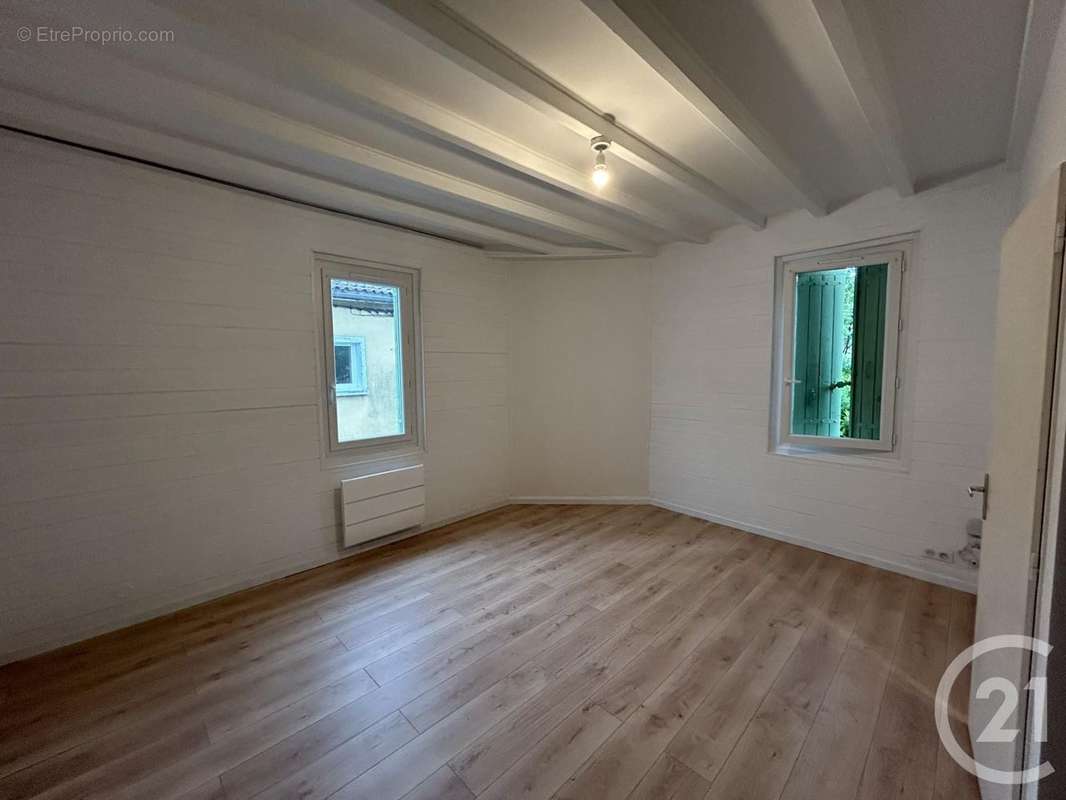 Maison à LA ROCHE-CHALAIS