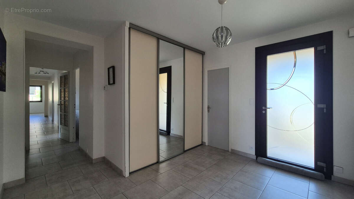 À vendre Montivilliers, maison de plain-pied avec + de 340 m2 habitable   4 chambres, prestations modernes - photo 2