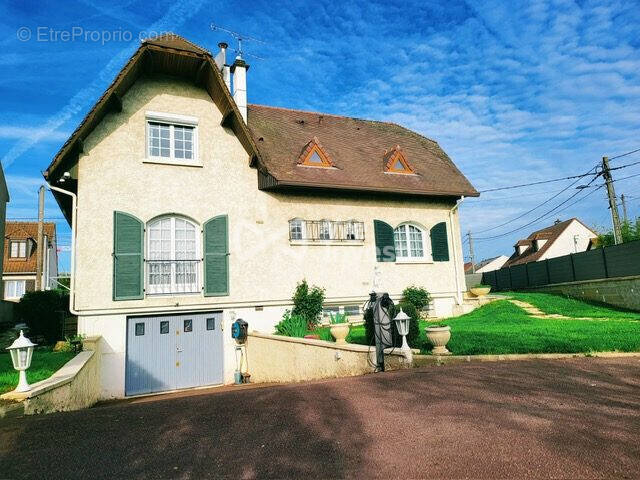 Maison à MAROLLES-EN-HUREPOIX
