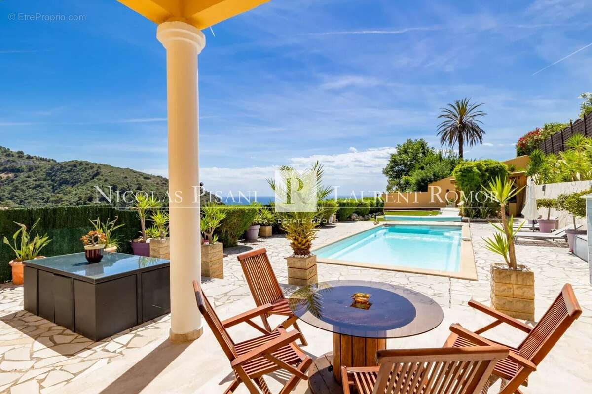 Maison à EZE