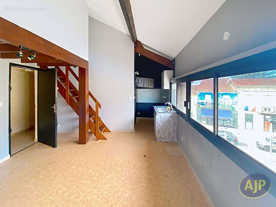 Lesparre Medoc Appartement T2  DUPLEX 33m2 - photo 2