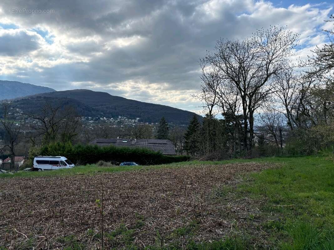 Terrain à VETRAZ-MONTHOUX