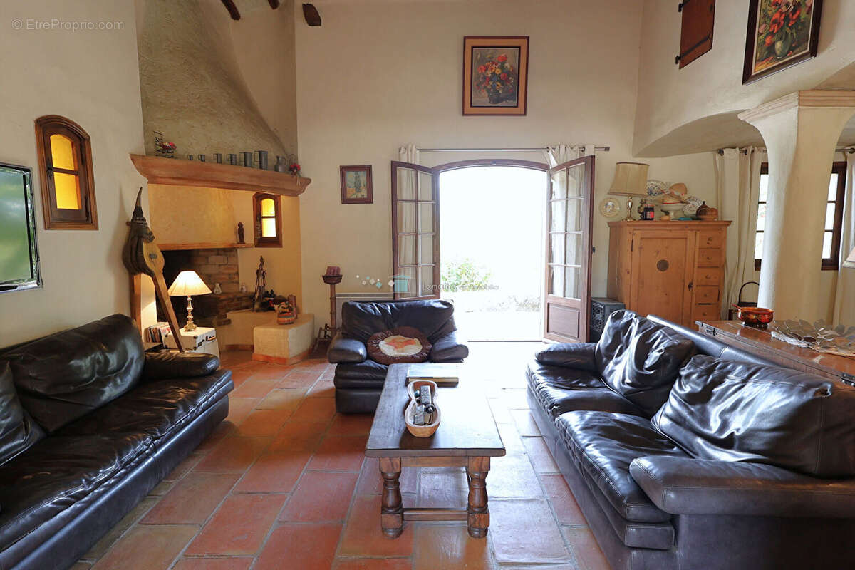 Maison Peymeinade Type Mas provençal avec piscine et terrain de 3190 m² - photo 14