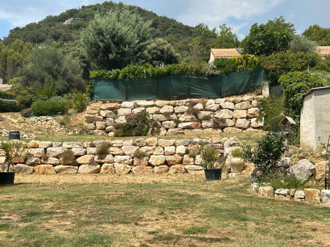 RIANS (83560) – Belle maison de plain-pied 120 m² avec T1 indépendant sur 4 000 m² de terrain piscinable - photo 5