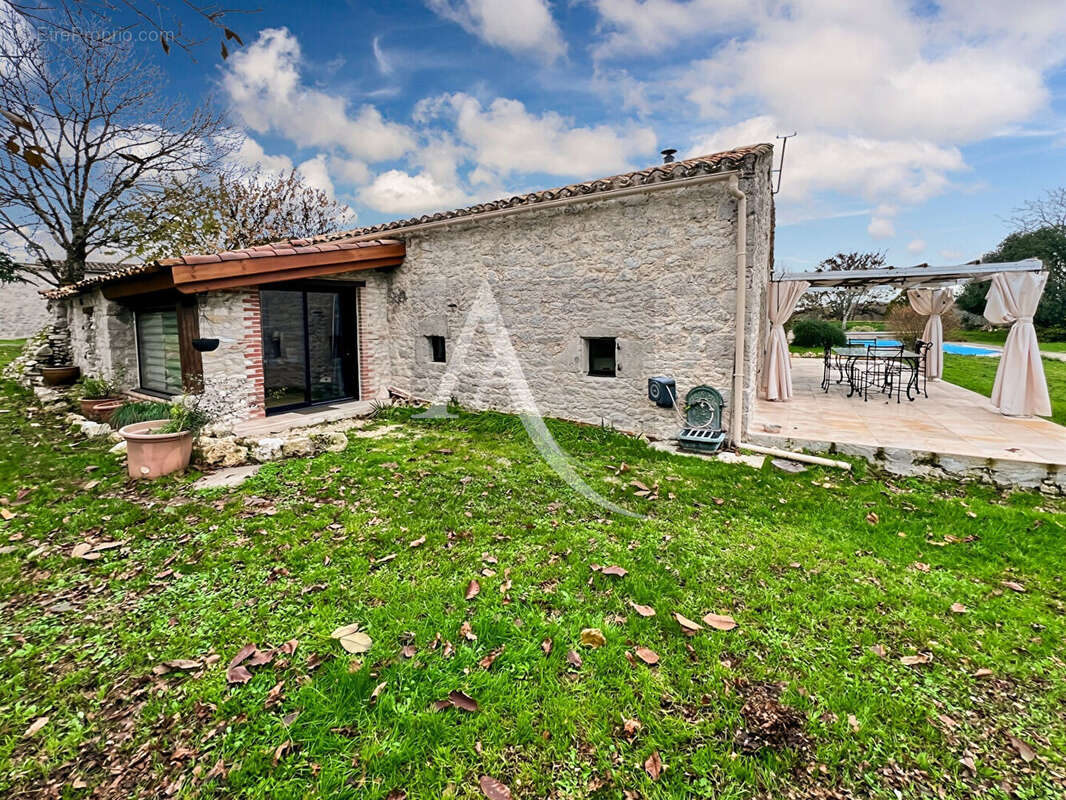 Maison à MONTAIGU-DE-QUERCY