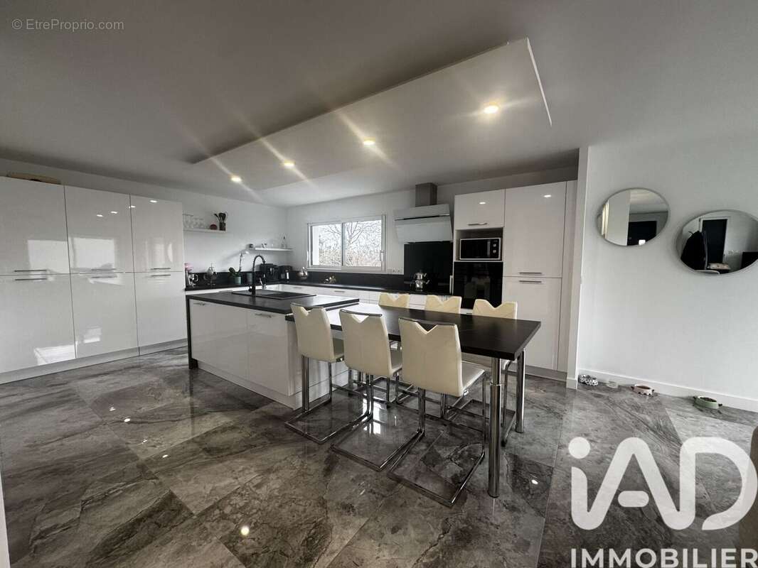 Maison 185 m² à Bouguenais  - photo 5