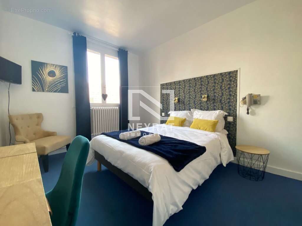 Commerce à PARAY-LE-MONIAL