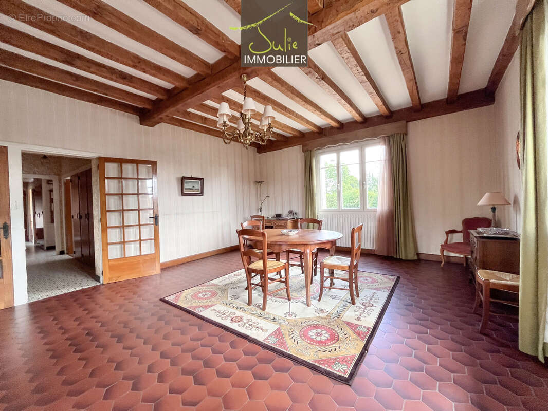 Maison à MONCOUTANT