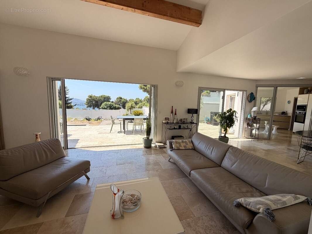 Villa moderne avec vue sur le bassin de thau - photo 11