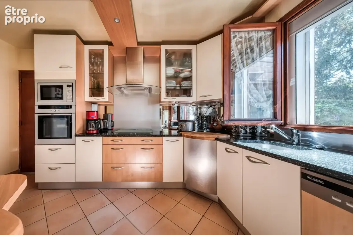 Elégante maison Familiale de 8 pièces 180m² avec Vie de Plain-Pied 6 Chambres - DPE C- Véranda et terrain arboré de 756m² - photo 6