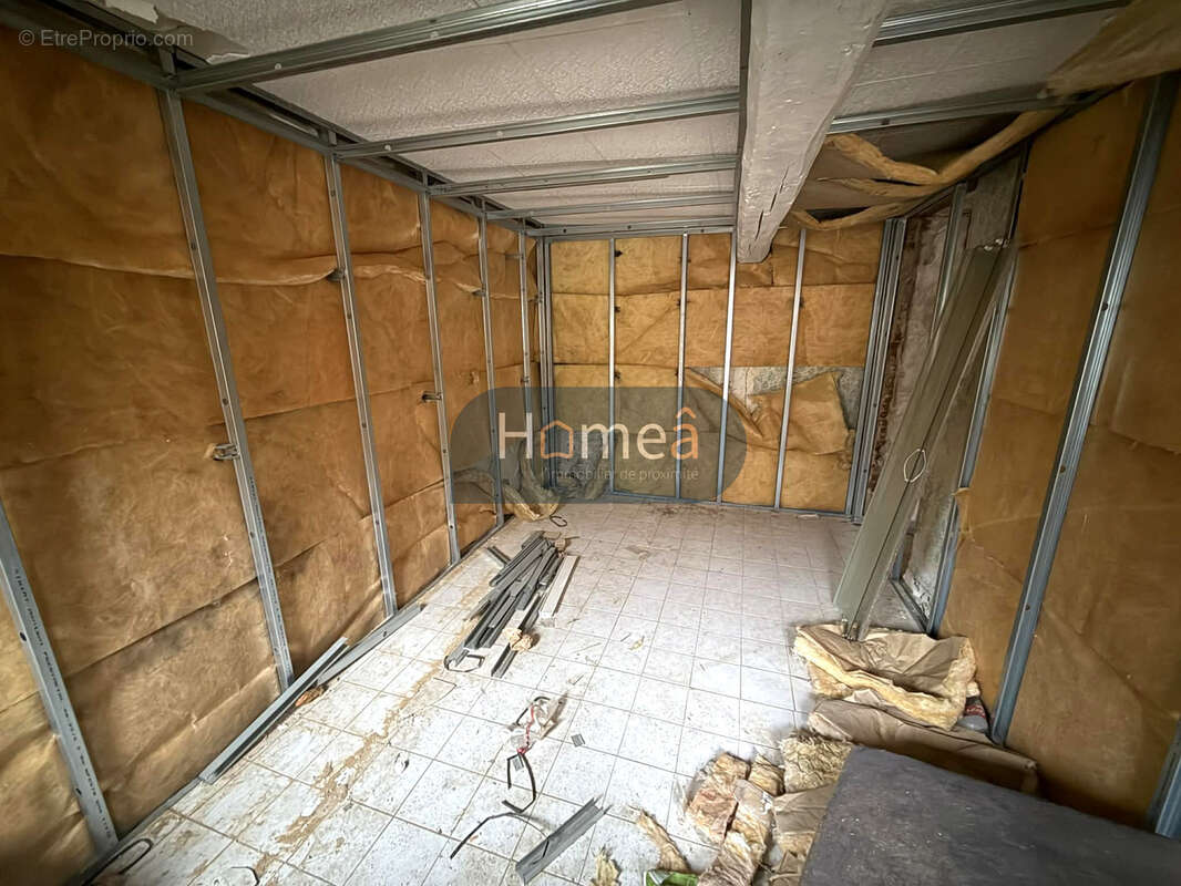 Ensemble immobilier de 155m2 avec batiment et cour à rénover DOUDEVILLE - photo 3