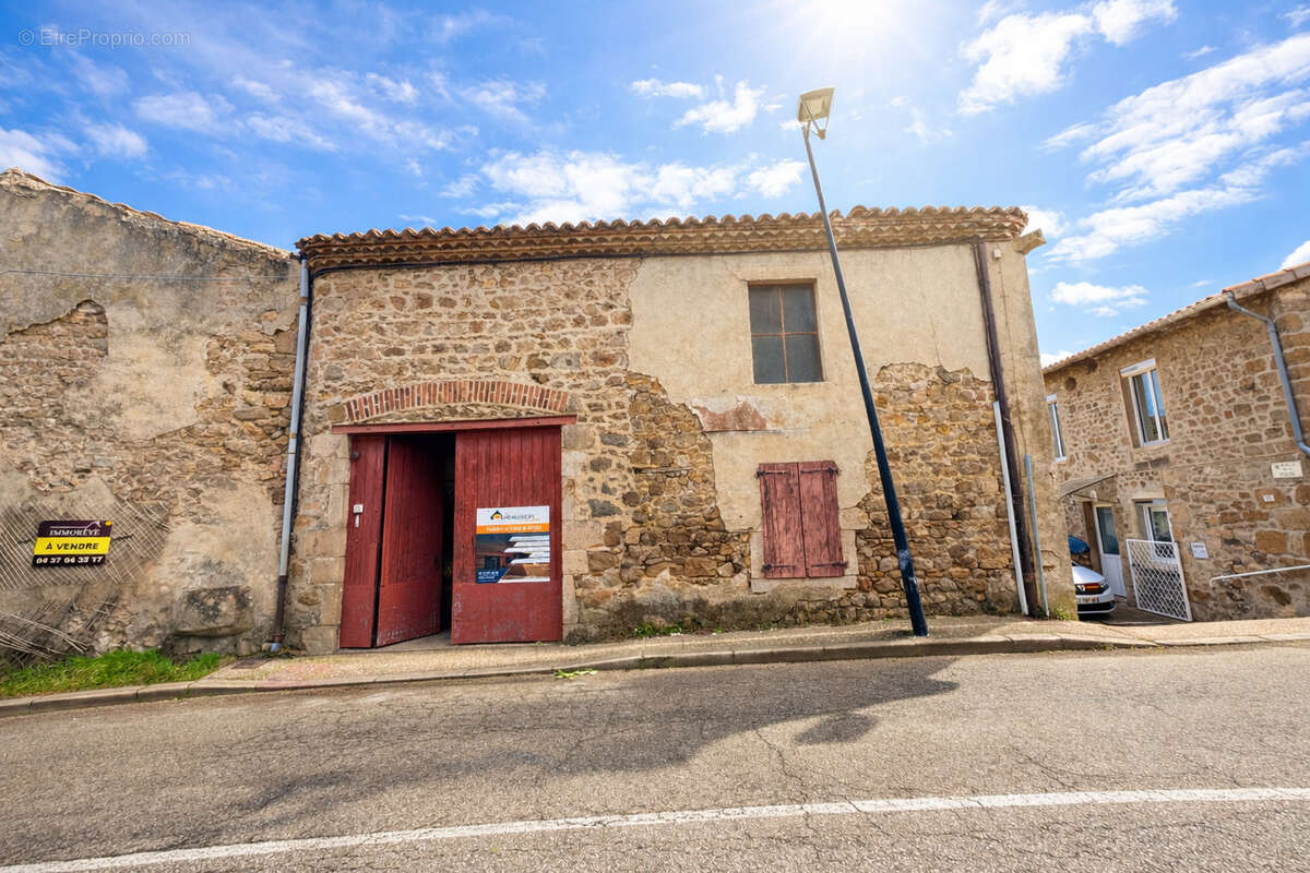 Maison à LUPE
