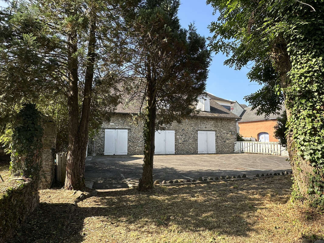 Immeuble de 1120 m2 d'exploitation à Gurmençon - photo 2