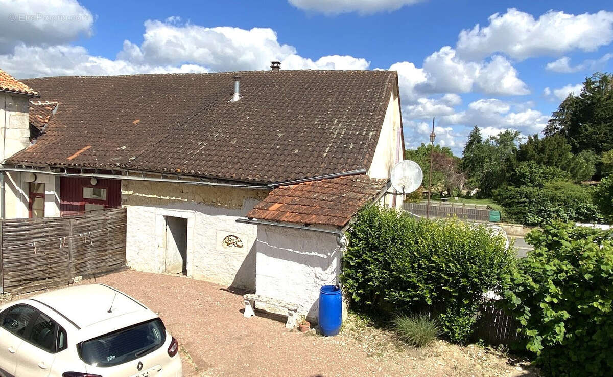 Maison en pierre rénovée avec grange, cour et jardin, proche Brantôme-en-Périgord - photo 12