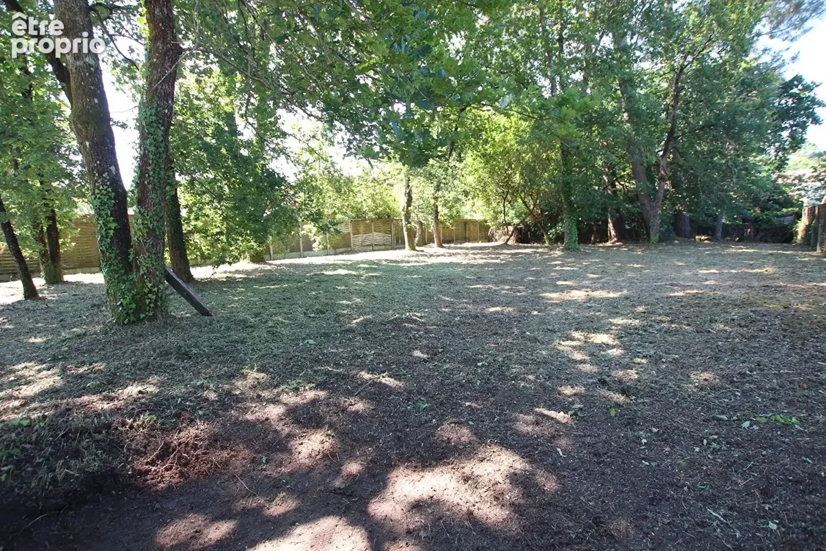Terrain à ARES