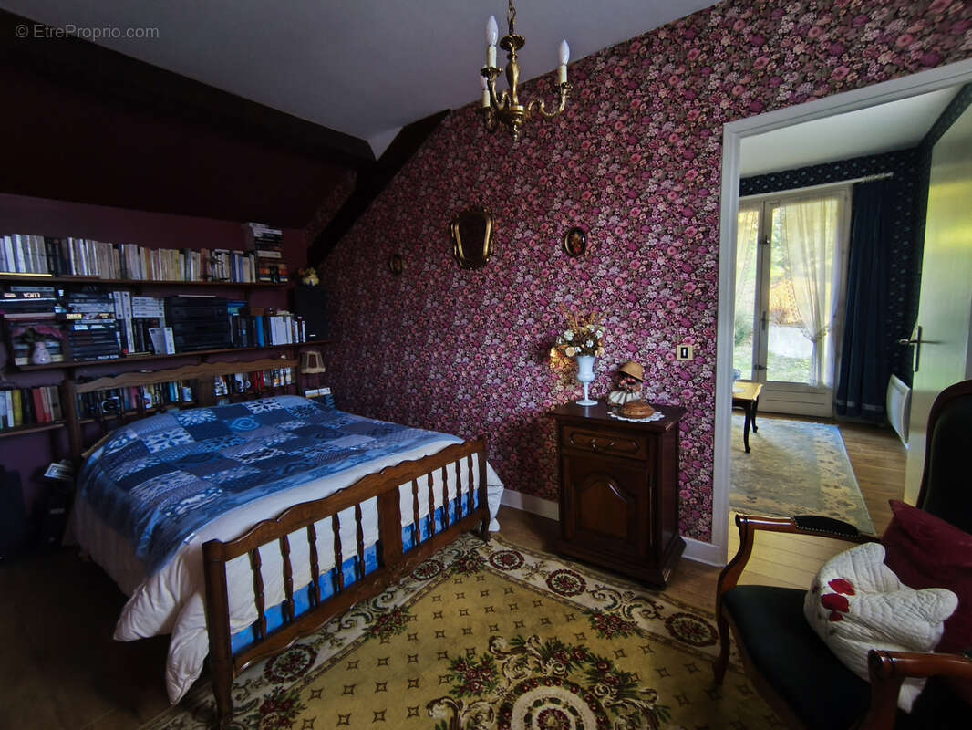 Maison à LA MONNERIE-LE-MONTEL