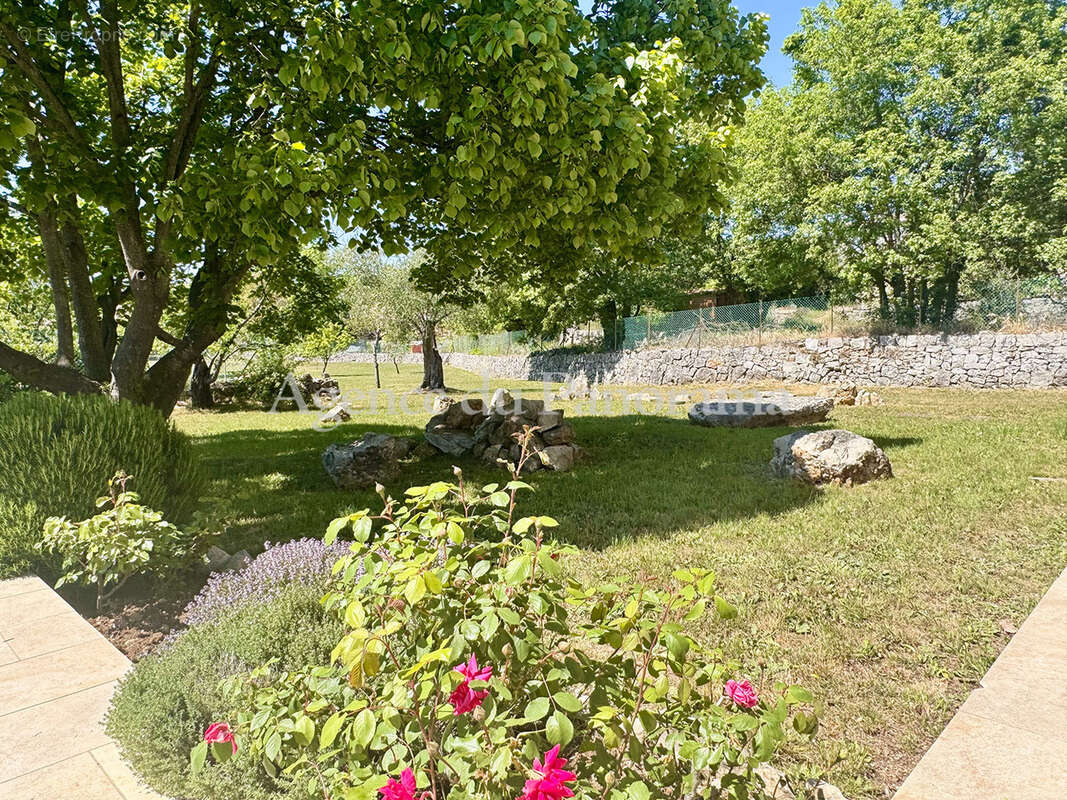 Maison à SAINT-CEZAIRE-SUR-SIAGNE
