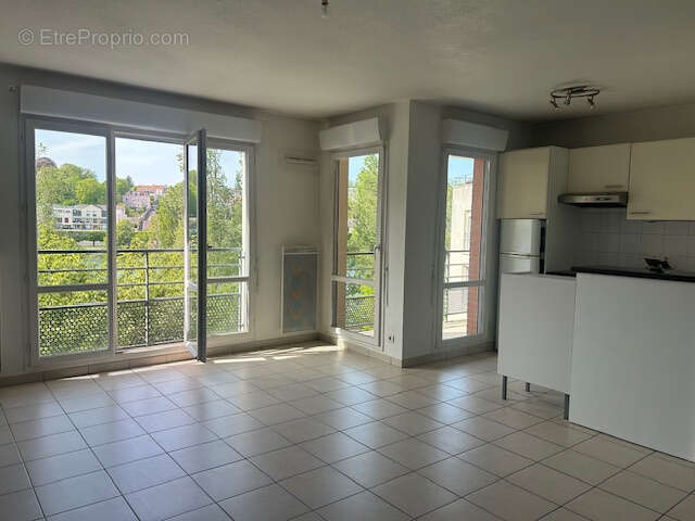 F3 lumineux avec grand balcon et vue panoramique sur la Seine   Résidence sécurisée - photo 2