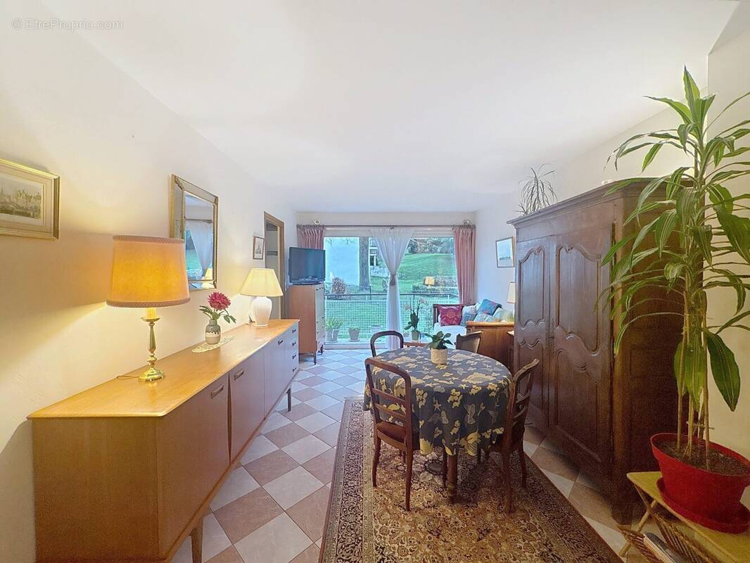 Appartement à L'HAY-LES-ROSES