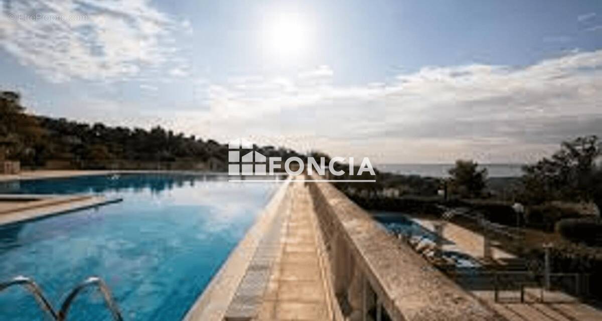 Appartement à ROQUEBRUNE-SUR-ARGENS