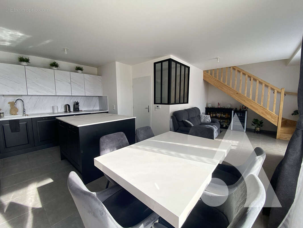 A vendre appartement 2 chambres avec balcon - photo 3