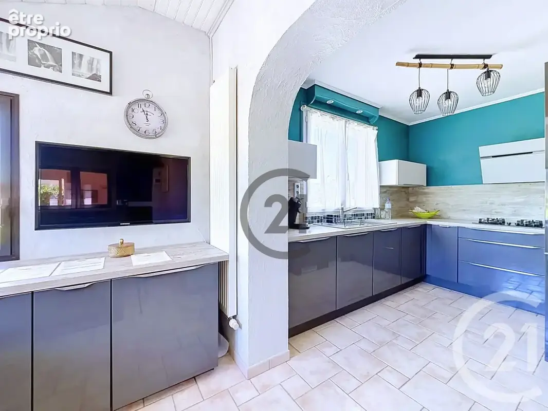 Maison 125 m² à Saint-Julien-Les-Villas  - photo 9