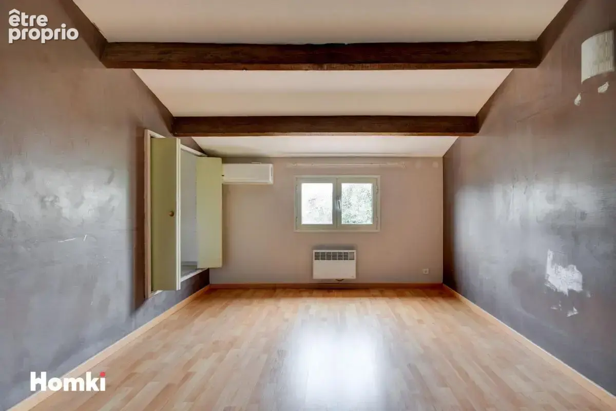 Villa de type 4 jumelee d'un cote avec 2 terrasses un jardin et garage - photo 8