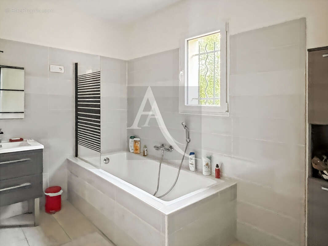 Maison à MONTAIGU-DE-QUERCY