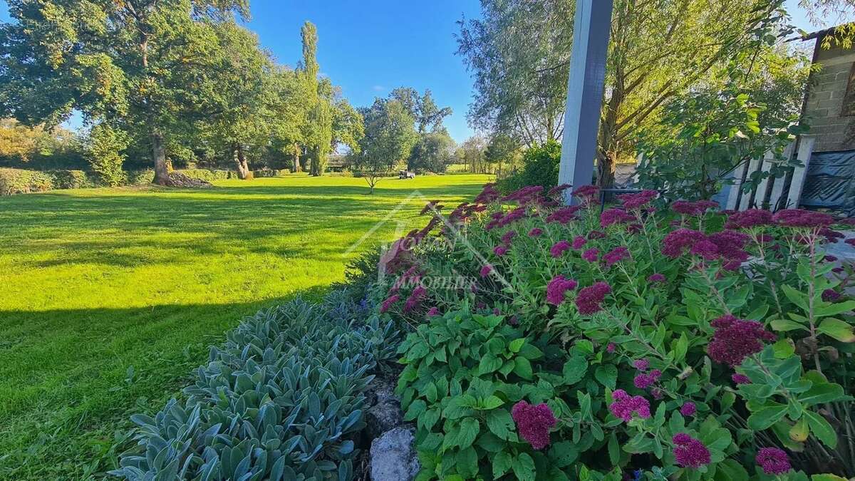 Maison à AINAY-LE-CHATEAU