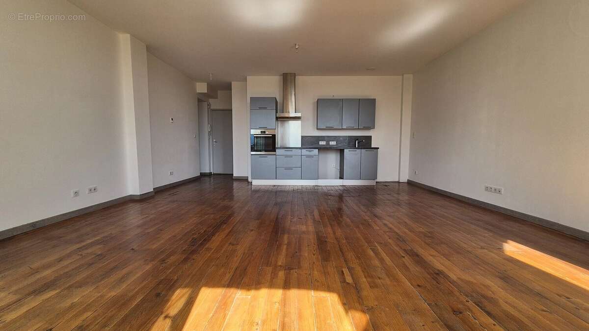 Appartement à NAY