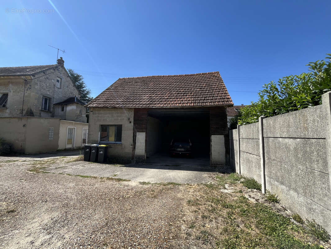 Chambly -ancien corps de ferme a rehabiliter plein centre-ville - photo 16