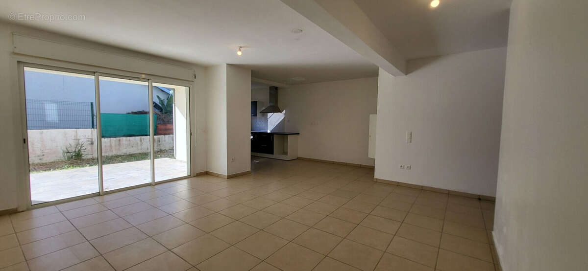 Photo 3 - Appartement à SAINTE-SUZANNE