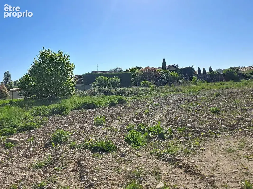 Terrain - Viabilisé - 700m² - photo 8