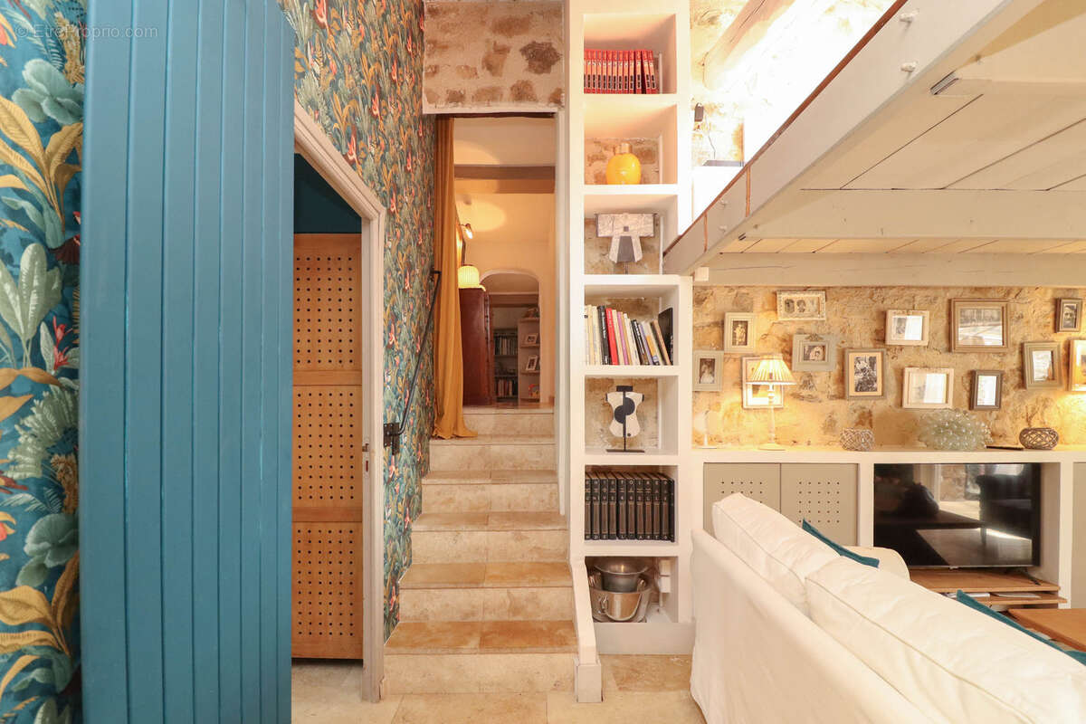 Maison à TOURRETTES