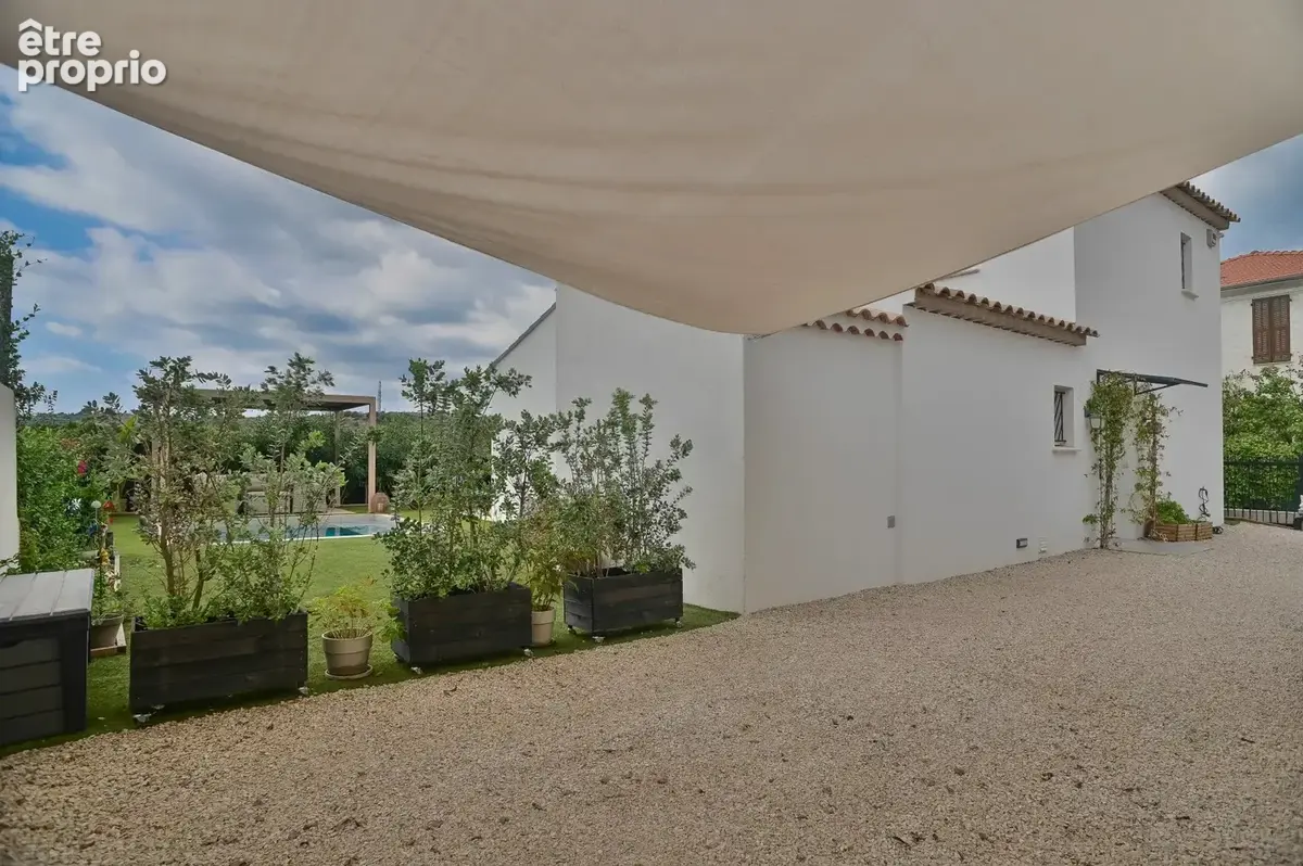 VILLENEUVE-LOUBET - Villa récente 4 Chambres – 120 M² – Piscine – Proche village - photo 18