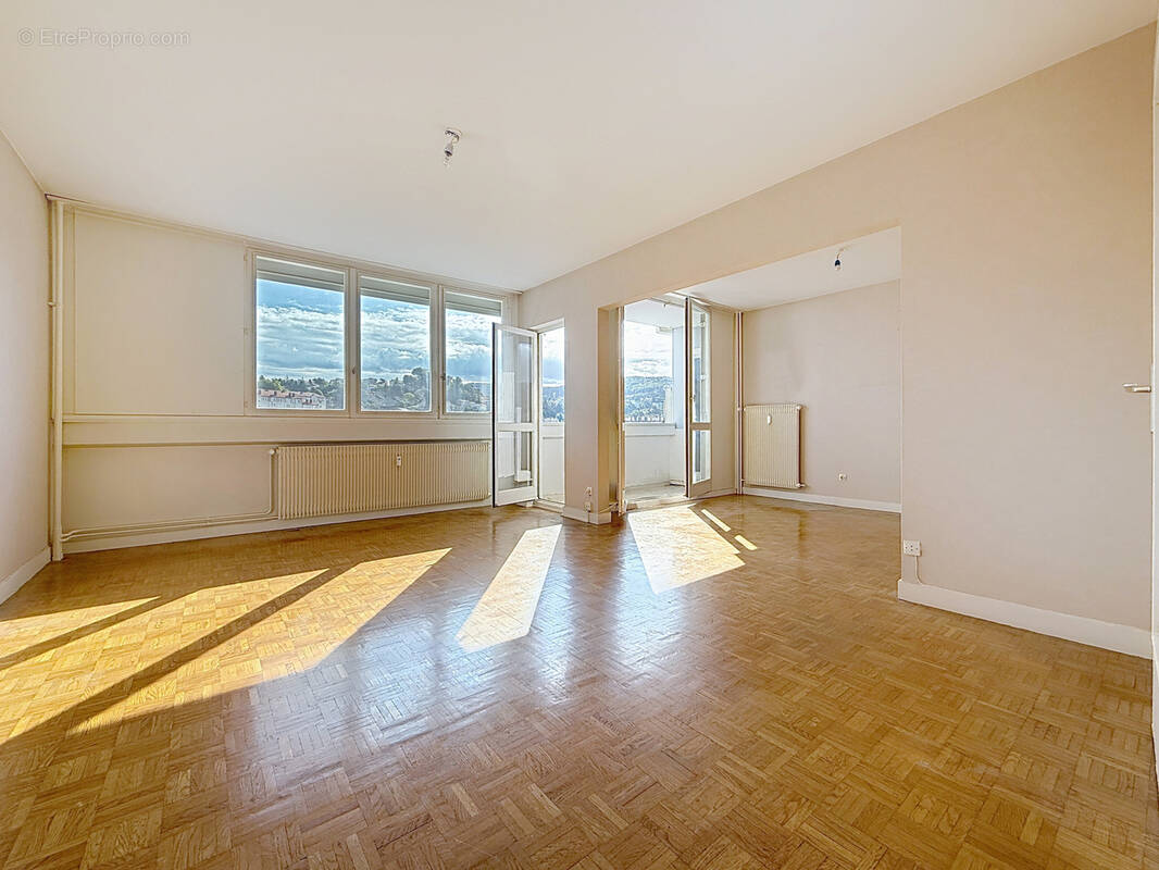 Appartement à SAINT-ETIENNE