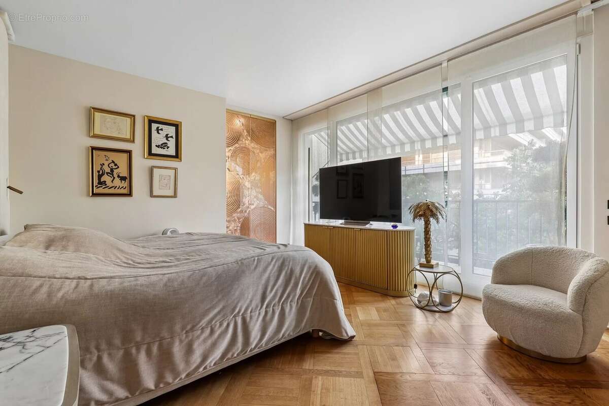 Exclusivité – paris 16e – avenue foch – appartement de prestige avec chambre de service - photo 7