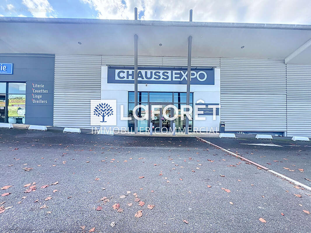 Local commercial Bressuire 592 m2 - photo 2