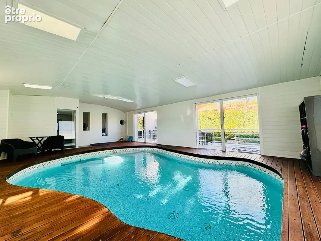 Villa d'architecte 180 m2 avec piscine intérieure chauffée et salle de cinéma - photo 5