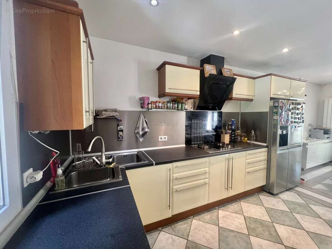 Maison à SAINT-MAXIMIN-LA-SAINTE-BAUME