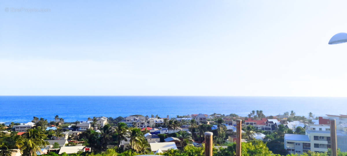 Terrain à SAINT-PIERRE