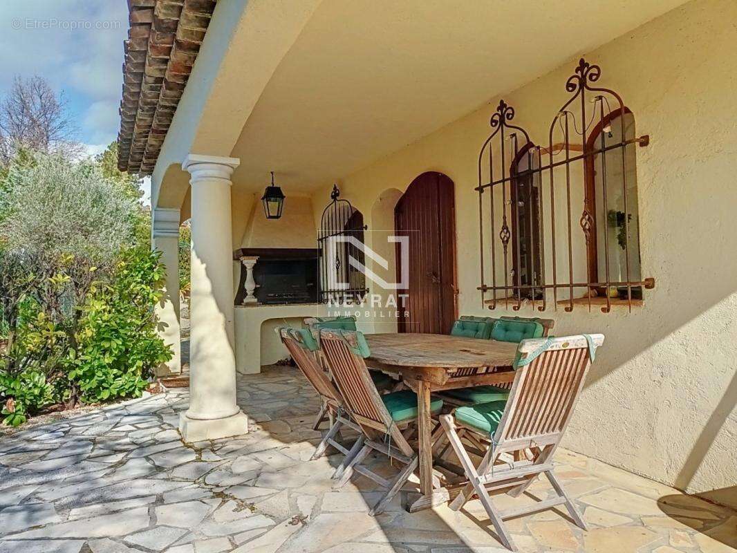 Maison à TOURRETTES