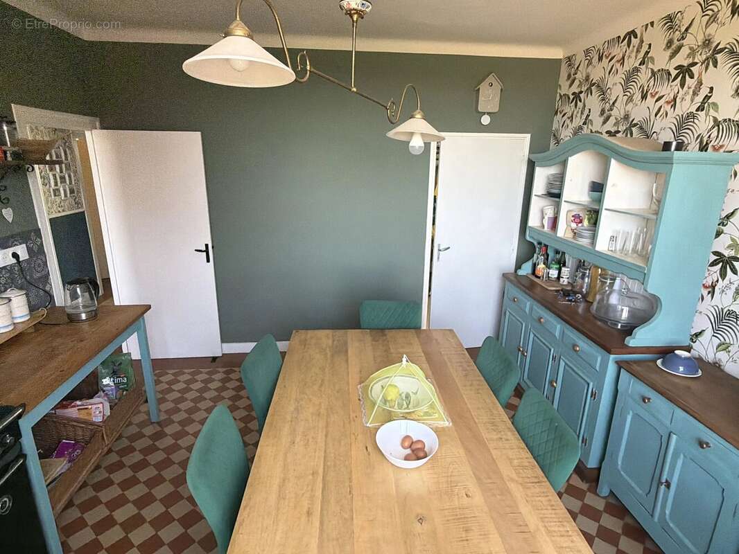 Maison individuelle rénovée de 4 chambres, située à la lisière d'une ville animée - photo 3