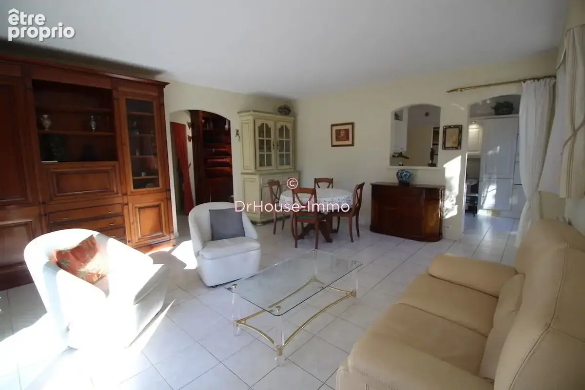 Appartement 4 pièces 96 m² à vendre à Cavalaire-Sur-Mer (83240) - photo 2