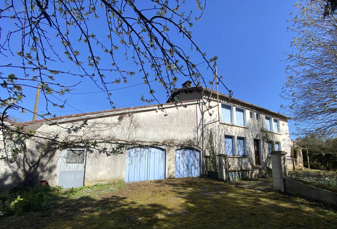 IMG_2564 - Maison à SAINT-LAURENT-DES-COMBES