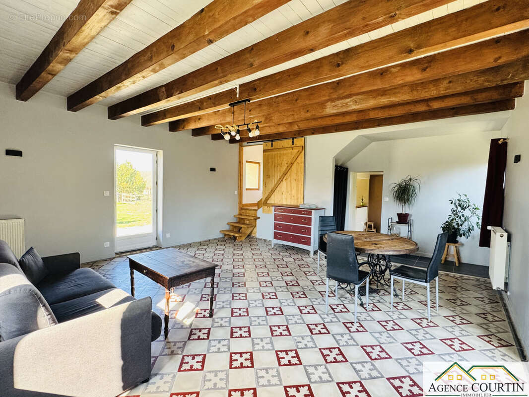 Maison à LA CHAPELLE-SAINT-SAUVEUR