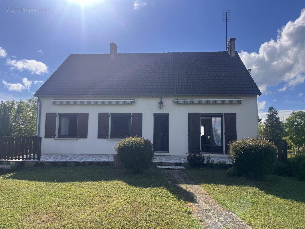 Maison à MONTGIVRAY