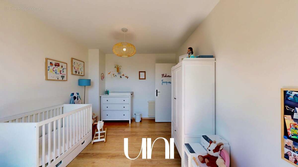 Appartement 5 pièces de 98 m2 avec caves, balcon, ascenseur et parkings - CAEN Saint-Gilles - photo 9