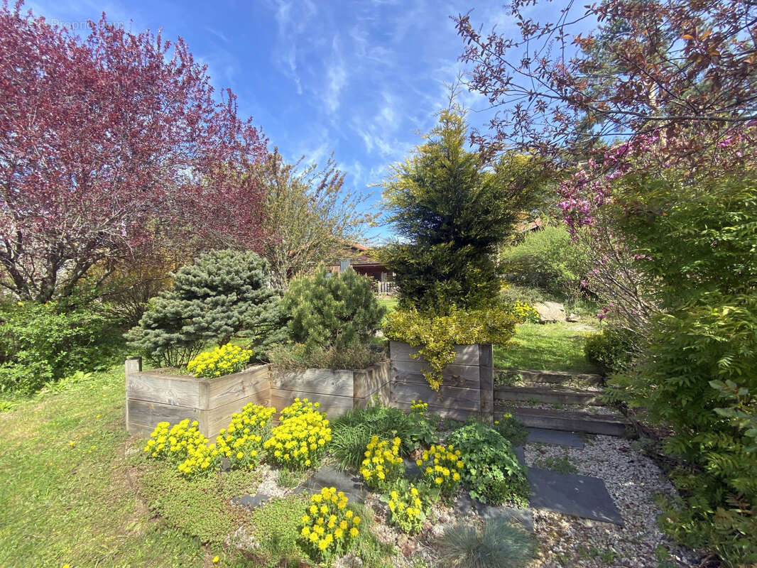 Maison à CRAPONNE-SUR-ARZON